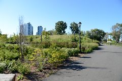 25 New York City Roosevelt Island Southpoint Park With View To Long Island City Queens.jpg